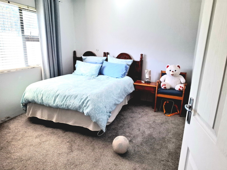4 Bedroom Property for Sale in Oakdale Western Cape